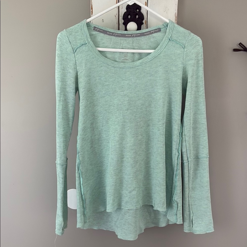 Kensie Performance long sleeve top with thumb holes